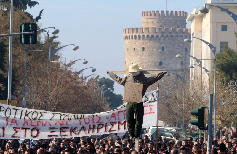 Μπλόκο στην κυβέρνηση για το ασφαλιστικό -Χημικά από τα ΜΑΤ κατά των αγροτών | iefimerida.gr 6