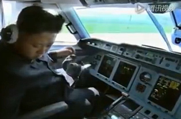 Πετάει-πετάει ο Κιμ Γιονγκ Ουν [εικόνες & βίντεο] | iefimerida.gr 0