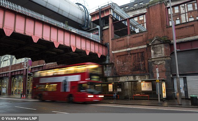 Αγρια δολοφονία Ελληνα στο Λονδίνο -Βρέθηκε σε μια λίμνη αίματος σε στάση λεωφορείου [εικόνες] | iefimerida.gr 2