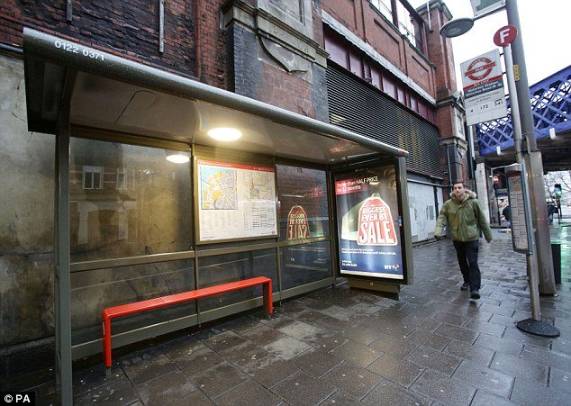 Αγρια δολοφονία Ελληνα στο Λονδίνο -Βρέθηκε σε μια λίμνη αίματος σε στάση λεωφορείου [εικόνες] | iefimerida.gr 1