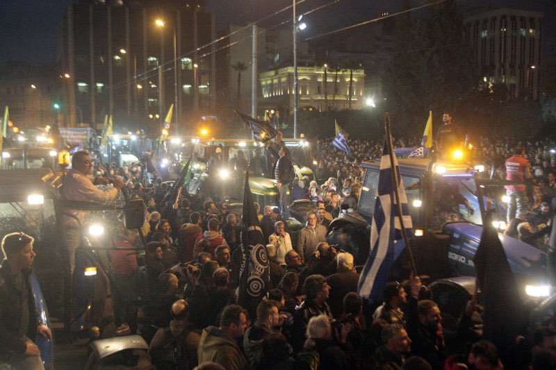 Ολονυχτία με φασολάδα - Οι αγρότες κατασκηνώνουν στο Σύνταγμα | iefimerida.gr 12