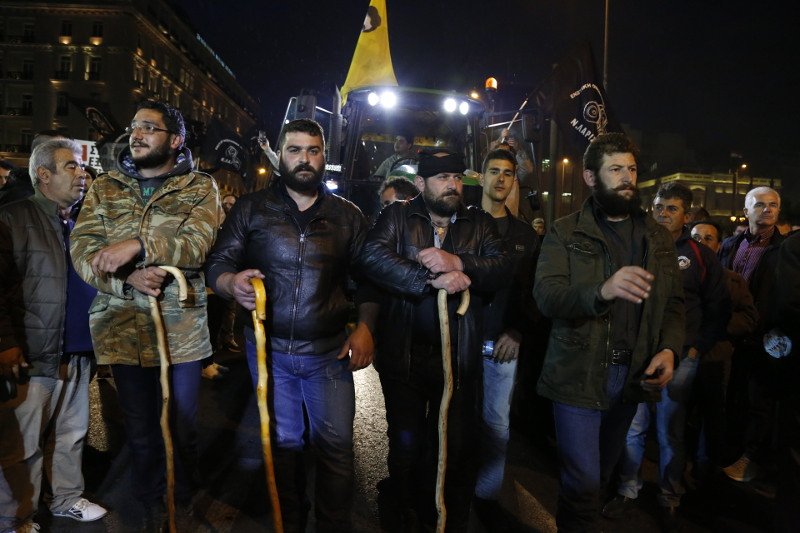 Ολονυχτία με φασολάδα - Οι αγρότες κατασκηνώνουν στο Σύνταγμα | iefimerida.gr 14