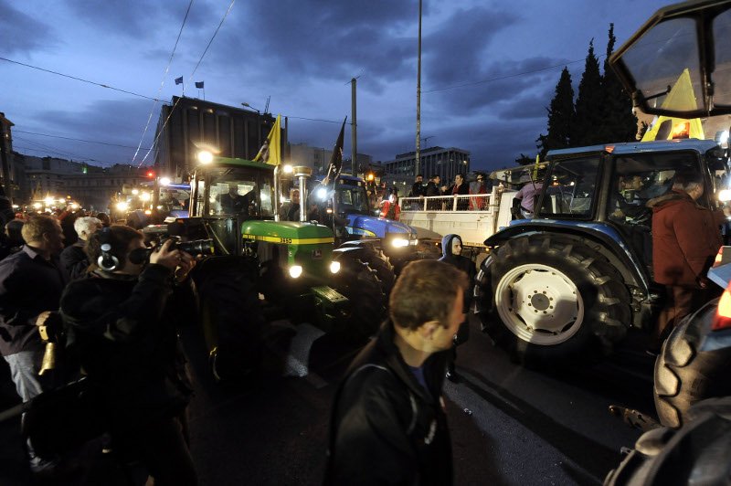 Ολα όσα έγιναν στο συλλαλητήριο των αγροτών -Οι γκλίτσες των Κρητικών έγιναν σύμβολο [εικόνες] | iefimerida.gr 15