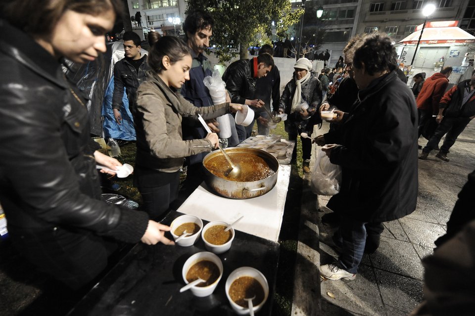 Ξενύχτησαν στο Σύνταγμα οι αγρότες [εικόνες] | iefimerida.gr 0