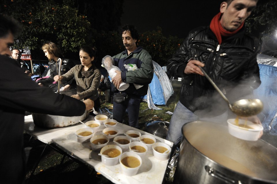 Ξενύχτησαν στο Σύνταγμα οι αγρότες [εικόνες] | iefimerida.gr 1