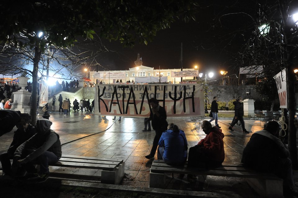 Ξενύχτησαν στο Σύνταγμα οι αγρότες [εικόνες] | iefimerida.gr 3