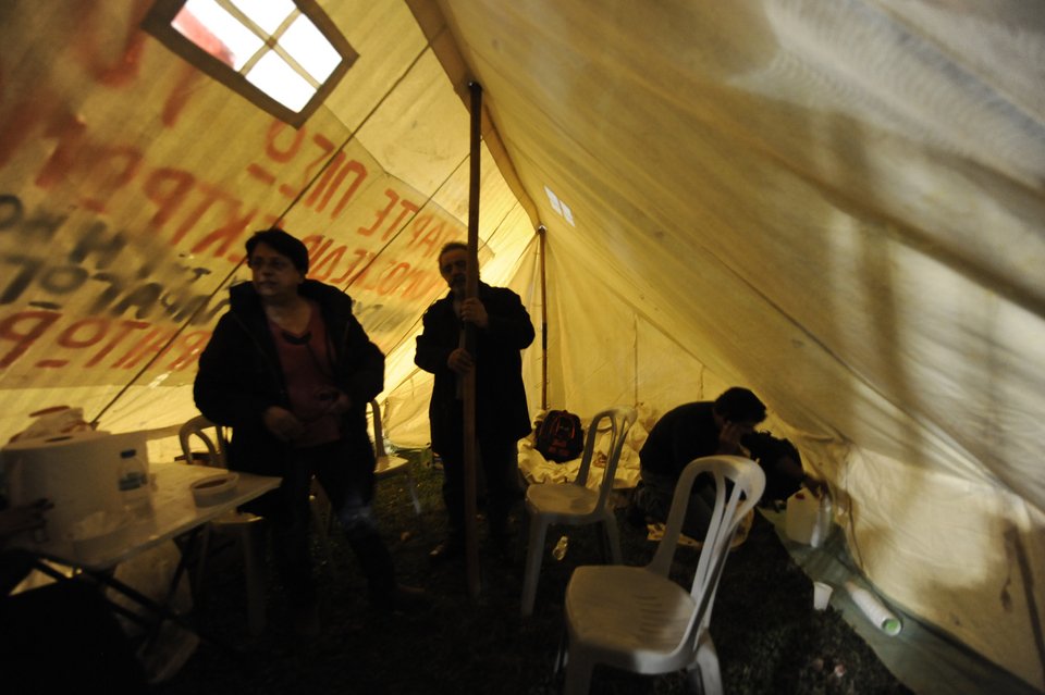 Ξενύχτησαν στο Σύνταγμα οι αγρότες [εικόνες] | iefimerida.gr 6