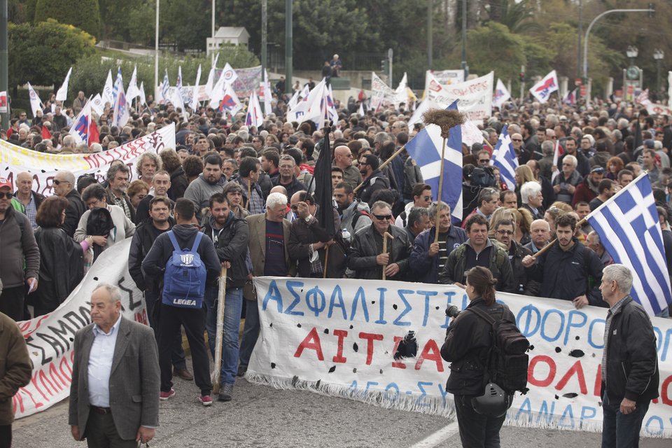 Δεύτερη λαοθάλασσα των αγροτών στο Σύνταγμα -«Ηρθε η ώρα για νέο Κιλελέρ» φώναζαν [εικόνες] | iefimerida.gr 0