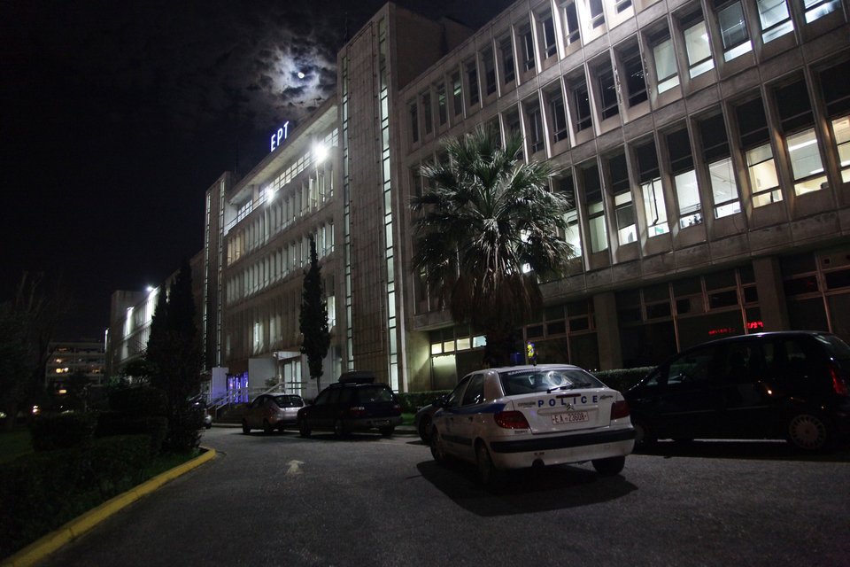 Εισβολή του «Ρουβίκωνα» στην ΕΡΤ -Την ώρα του κεντρικού δελτίου ειδήσεων [εικόνες & βίντεο] | iefimerida.gr 1