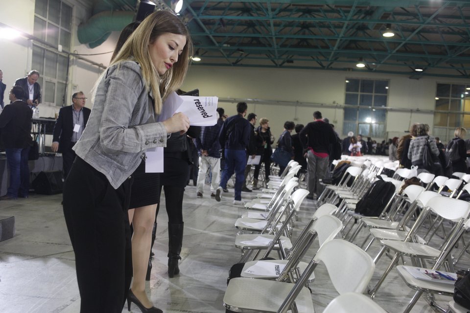 Στο συνέδριο του Ποταμιού -Καλλονές συνεργάτιδες και «επίτιμοι» προσκεκλημένοι [εικόνες] | iefimerida.gr 4