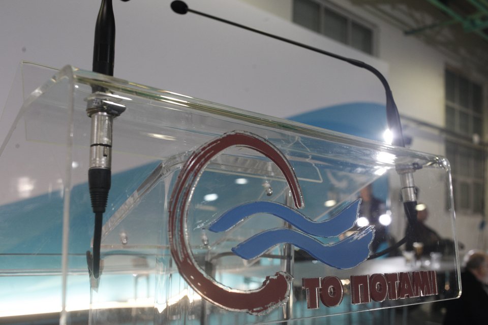 Στο συνέδριο του Ποταμιού -Καλλονές συνεργάτιδες και «επίτιμοι» προσκεκλημένοι [εικόνες] | iefimerida.gr 16