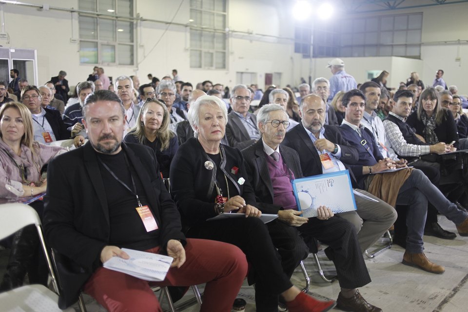 Στο συνέδριο του Ποταμιού -Καλλονές συνεργάτιδες και «επίτιμοι» προσκεκλημένοι [εικόνες] | iefimerida.gr 12