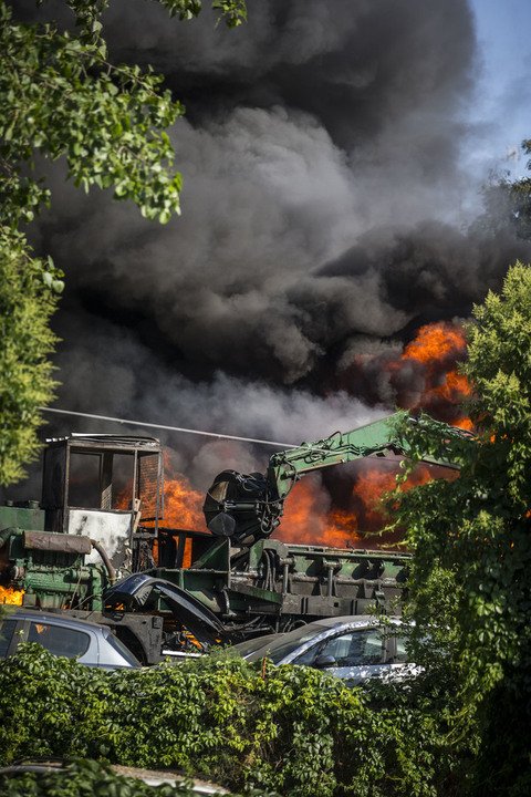 Υπό έλεγχο η μεγάλη πυρκαγιά στη Ρώμη δίπλα στο Βατικανό [εικόνες &amp; βίντεο] | iefimerida.gr 1