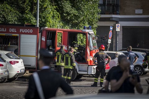 Υπό έλεγχο η μεγάλη πυρκαγιά στη Ρώμη δίπλα στο Βατικανό [εικόνες &amp; βίντεο] | iefimerida.gr 3