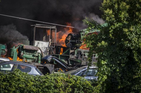 Υπό έλεγχο η μεγάλη πυρκαγιά στη Ρώμη δίπλα στο Βατικανό [εικόνες &amp; βίντεο] | iefimerida.gr 2