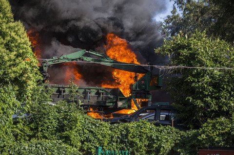 Υπό έλεγχο η μεγάλη πυρκαγιά στη Ρώμη δίπλα στο Βατικανό [εικόνες &amp; βίντεο] | iefimerida.gr 0