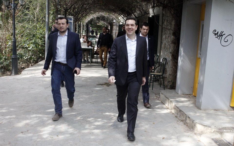 Ο περίπατος του Τσίπρα και του Παππά στον Εθνικό Κήπο [εικόνες]  | iefimerida.gr 2