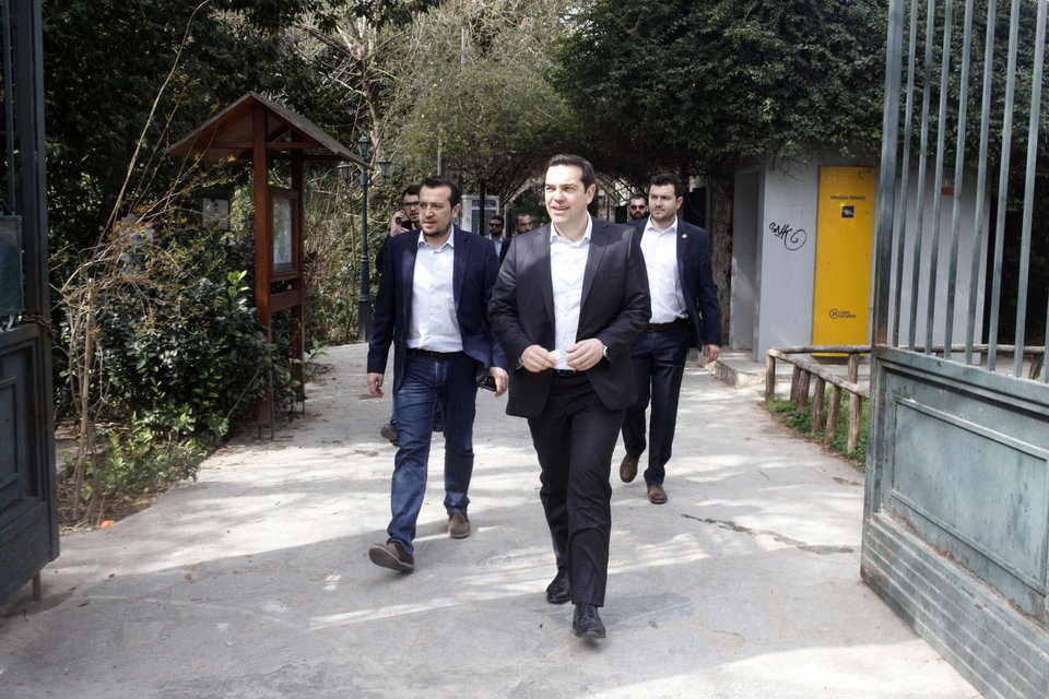 Ο περίπατος του Τσίπρα και του Παππά στον Εθνικό Κήπο [εικόνες]  | iefimerida.gr 1