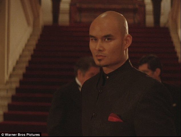 Σοκ -Πέθανε στα 42 του ηθοποιός ταινίας του Τζέιμς Μποντ [εικόνες] | iefimerida.gr 4