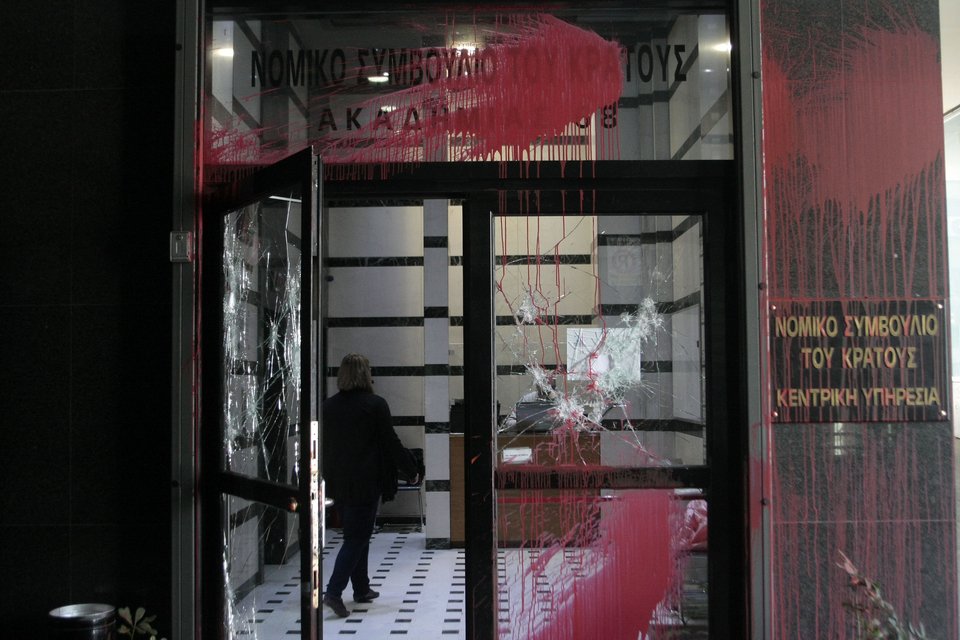 Ανέλαβαν την ευθύνη για την καταδρομική επίθεση στο Νομικό Συμβούλιο του Κράτους [εικόνες] | iefimerida.gr 2