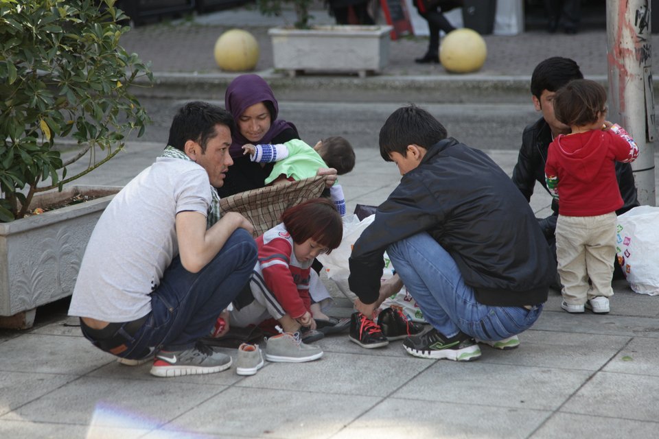 Aδειασε η πλατεία Βικτωρίας -Επιχείρηση της αστυνομίας τη νύχτα [εικόνες] | iefimerida.gr 4