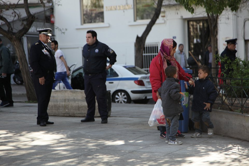 Aδειασε η πλατεία Βικτωρίας -Επιχείρηση της αστυνομίας τη νύχτα [εικόνες] | iefimerida.gr 0