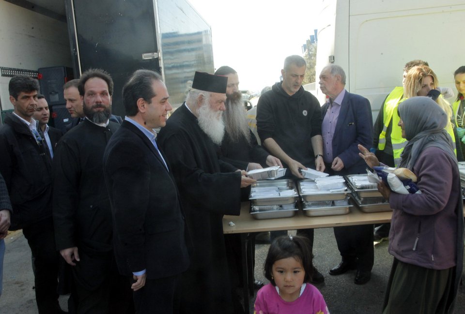 Ιερώνυμος από τον Πειραιά: Κατάντια της Ευρώπης η συμπεριφορά της στην προσφυγική κρίση [εικόνες] | iefimerida.gr 3