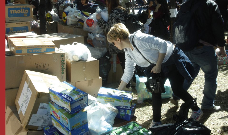 «Πλημμύρισε» το Σύνταγμα ρούχα, τρόφιμα και άλλα είδη πρώτης ανάγκης -10.000 άτομα προσέφεραν στους πρόσφυγες [εικόνες] | iefimerida.gr 6