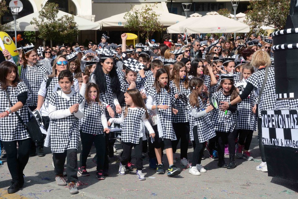 Την Κυριακή στην Πάτρα το Καρναβάλι των παιδιών: Με 10.000 μασκαράδες και σοκολατοπόλεμο [εικόνες]  | iefimerida.gr 0