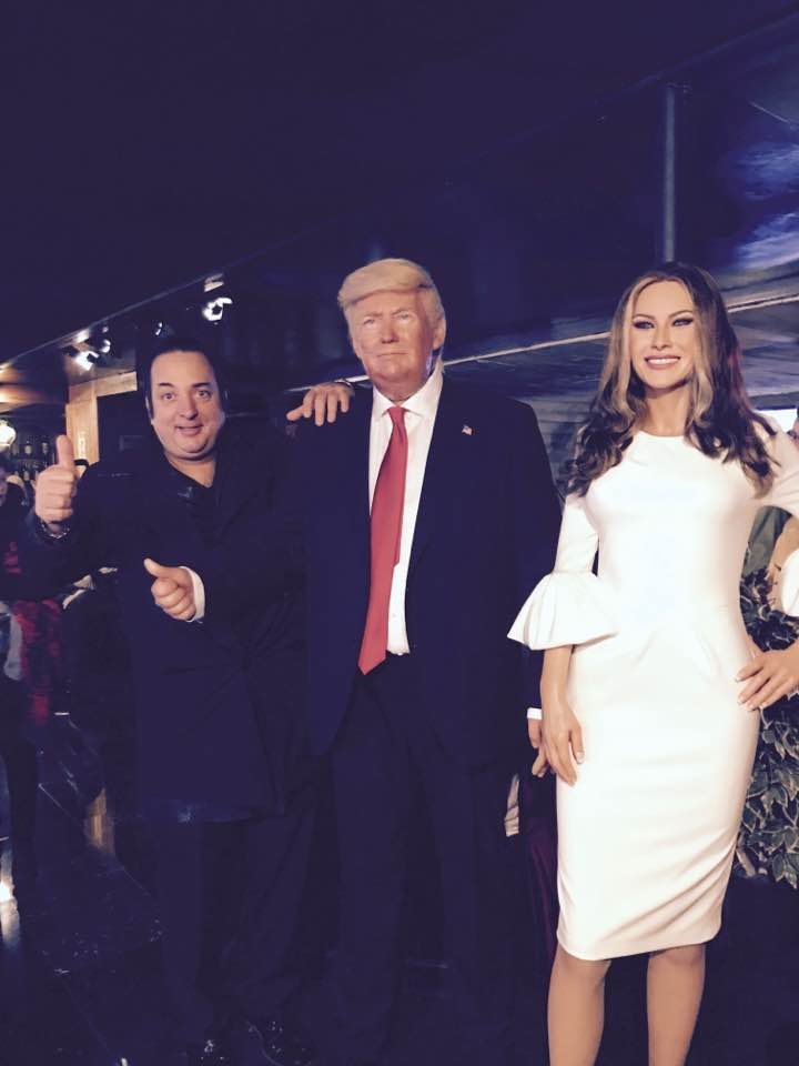 Κιτς χλιδή, μεταξωτές ρόμπες, ακριβές σαμπάνιες και γούστα, στο Facebook του «χρυσού» Ριχάρδου [εικόνες] | iefimerida.gr 15