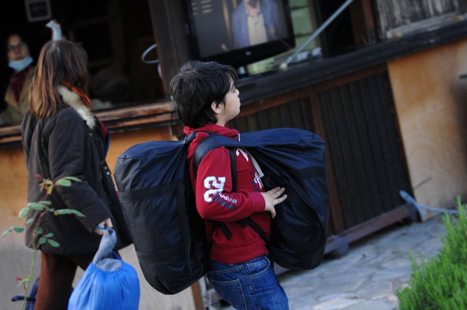 Σε Λάρισα, Τρίκαλα και Νέα Μάκρη 700 πρόσφυγες από τον Πειραιά | iefimerida.gr 11