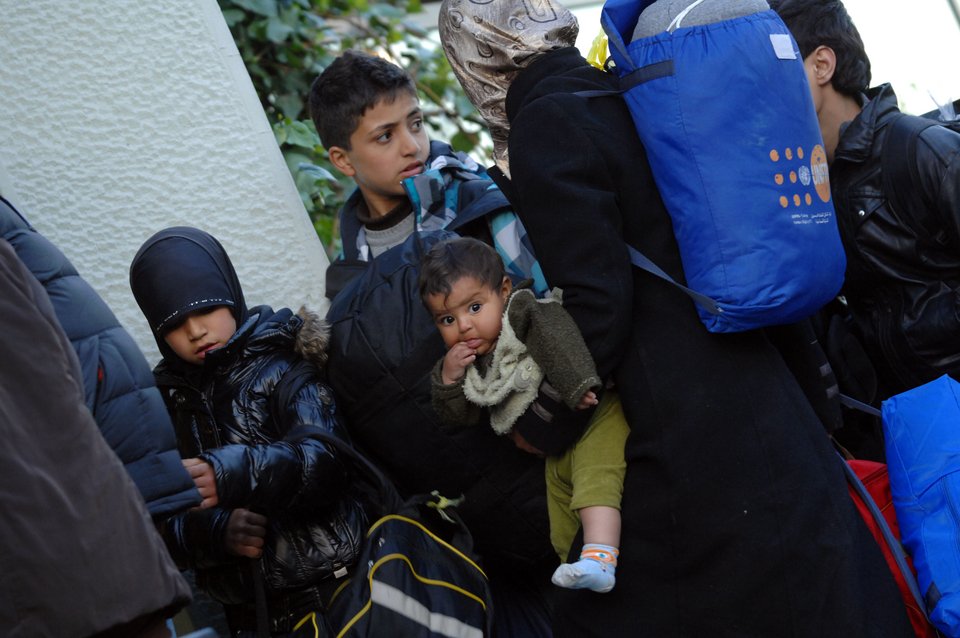 Σε Λάρισα, Τρίκαλα και Νέα Μάκρη 700 πρόσφυγες από τον Πειραιά | iefimerida.gr 5