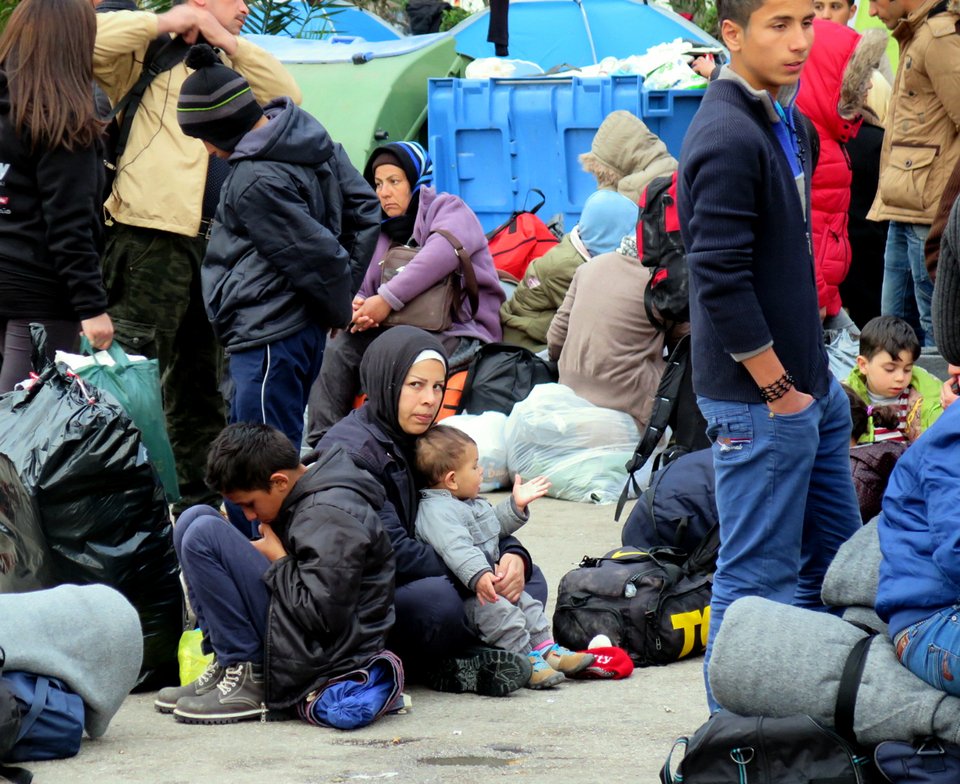 4.500 πρόσφυγες εγκλωβισμένοι στο λιμάνι του Πειραιά | iefimerida.gr 1