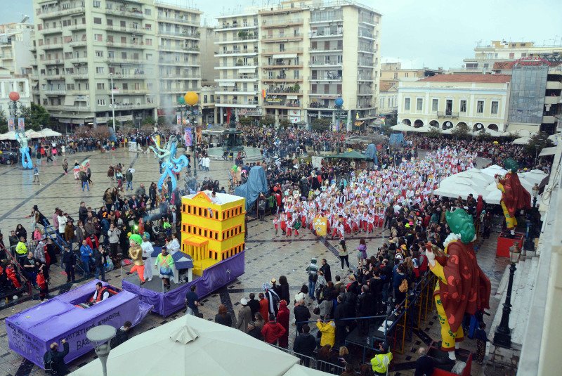 Όλοι οι δρόμοι οδηγούν στην πλατεία Γεωργίου Α΄, την κατεξοχήν πλατεία του Πατρινού Καρναβαλιού, όπου στις 20.00 θα αρχίσει η Τελετή Έναρξης του Πατρινού Καρναβαλιού 2019