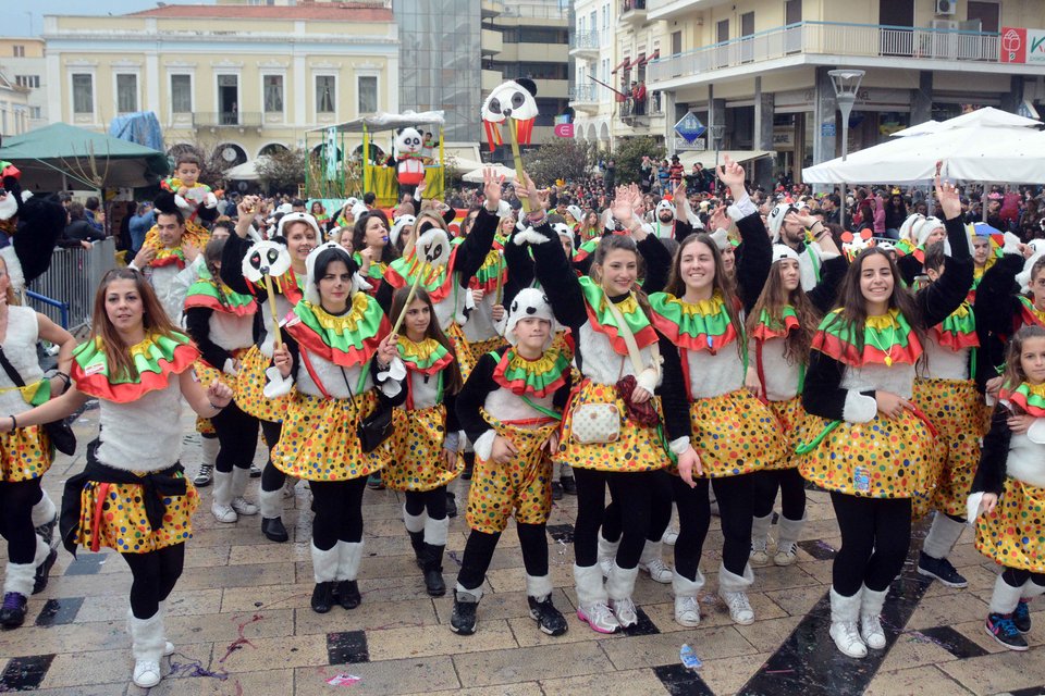 Την Κυριακή στην Πάτρα το Καρναβάλι των παιδιών: Με 10.000 μασκαράδες και σοκολατοπόλεμο [εικόνες]  | iefimerida.gr 1