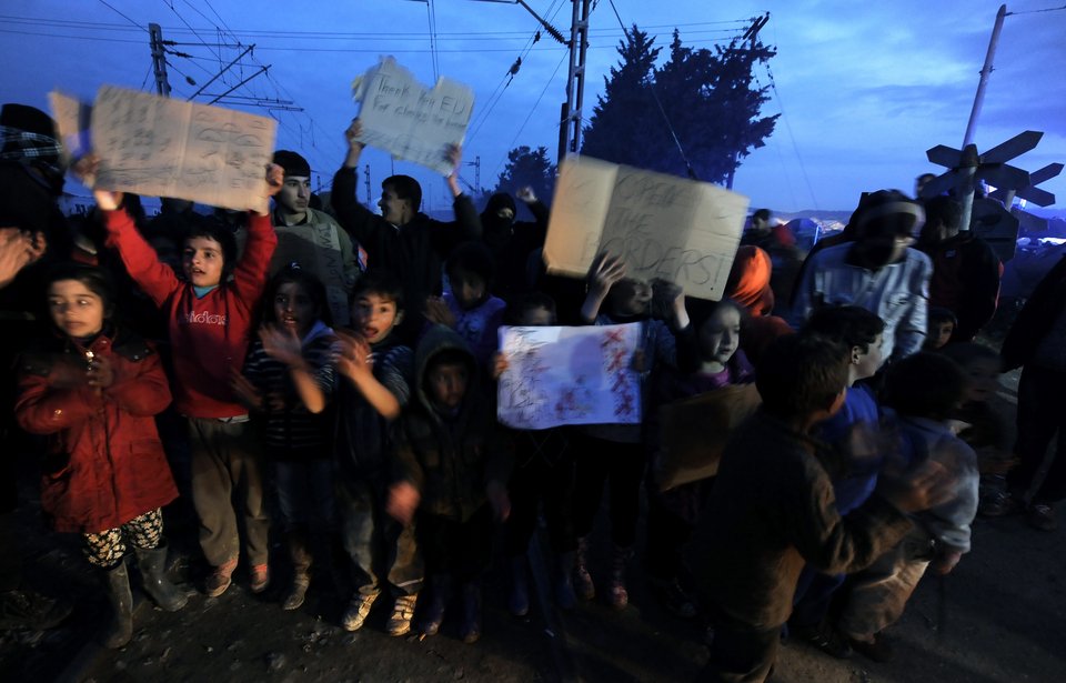 Ενταση στην Ειδομένη-Ξέσπασαν οι πρόσφυγες μετά την απόφαση της Συνόδου [εικόνες]  | iefimerida.gr 1