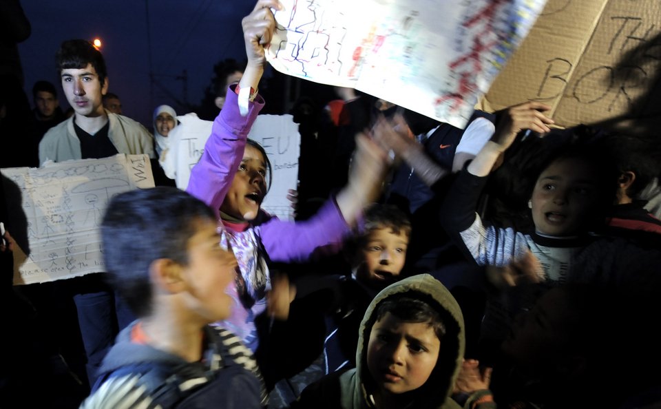 Ενταση στην Ειδομένη-Ξέσπασαν οι πρόσφυγες μετά την απόφαση της Συνόδου [εικόνες]  | iefimerida.gr 10