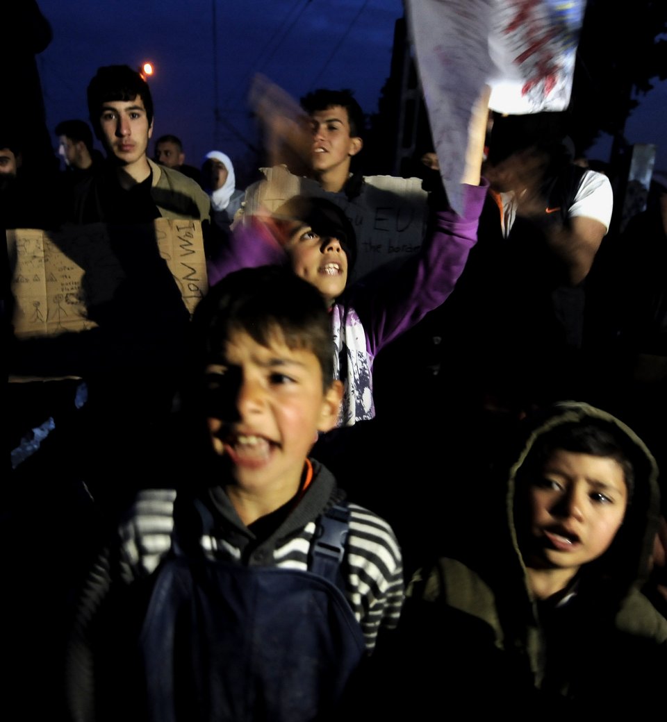 Ενταση στην Ειδομένη-Ξέσπασαν οι πρόσφυγες μετά την απόφαση της Συνόδου [εικόνες]  | iefimerida.gr 2