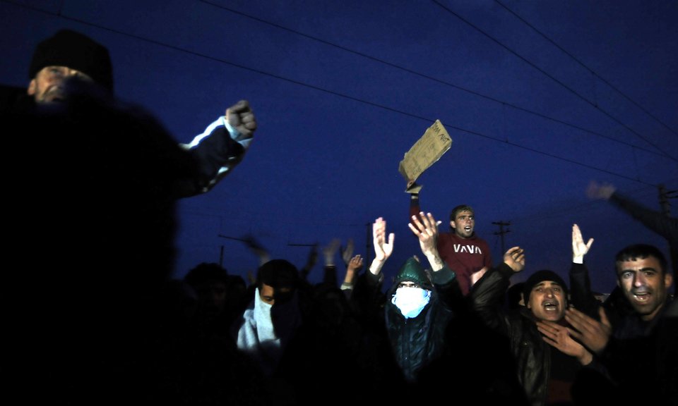 Ενταση στην Ειδομένη-Ξέσπασαν οι πρόσφυγες μετά την απόφαση της Συνόδου [εικόνες]  | iefimerida.gr 8