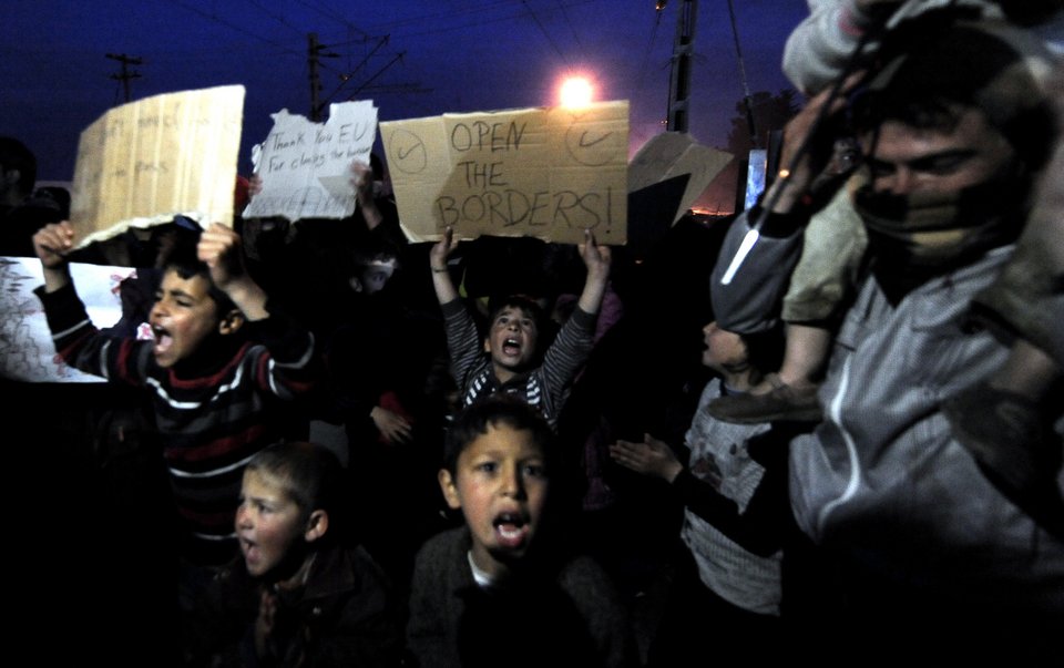 Ενταση στην Ειδομένη-Ξέσπασαν οι πρόσφυγες μετά την απόφαση της Συνόδου [εικόνες]  | iefimerida.gr 3