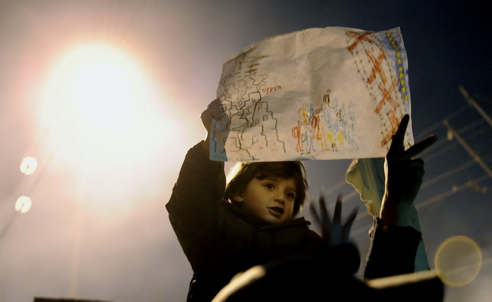 Ενταση στην Ειδομένη-Ξέσπασαν οι πρόσφυγες μετά την απόφαση της Συνόδου [εικόνες]  | iefimerida.gr 7