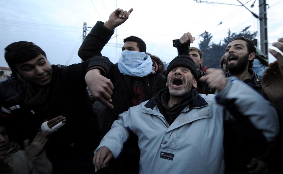 Ενταση στην Ειδομένη-Ξέσπασαν οι πρόσφυγες μετά την απόφαση της Συνόδου [εικόνες]  | iefimerida.gr 5