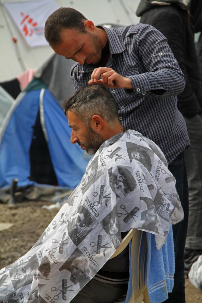 Reuters: Οι πρόσφυγες στην Ειδομένη στήνουν επιχειρήσεις για να επιβιώσουν [εικόνες] | iefimerida.gr 0