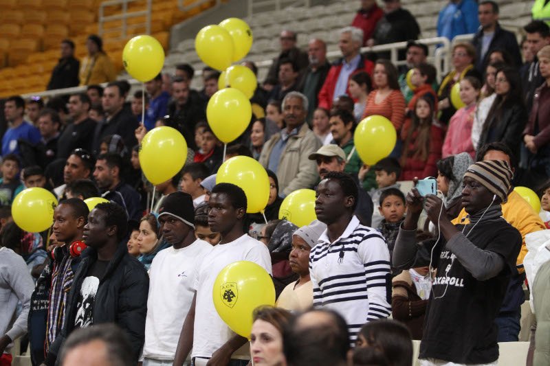 Πρόσφυγες χάρισαν τη δική τους νότα στο ΟΑΚΑ -Στον αγώνα ΑΕΚ-Κολοσσός Ρόδου [εικόνες] | iefimerida.gr 0