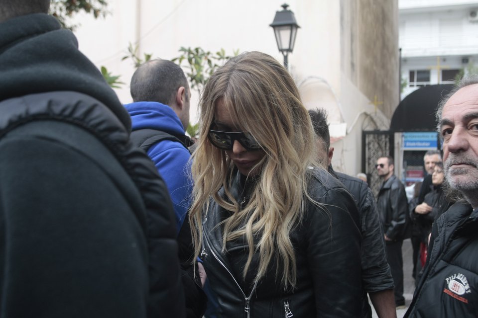 Πλήθος κόσμου και συγκίνηση στο μνημόσυνο του Παντελίδη [εικόνες] | iefimerida.gr 0