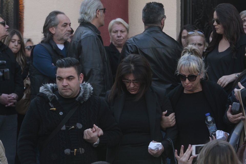 Πλήθος κόσμου και συγκίνηση στο μνημόσυνο του Παντελίδη [εικόνες] | iefimerida.gr 4