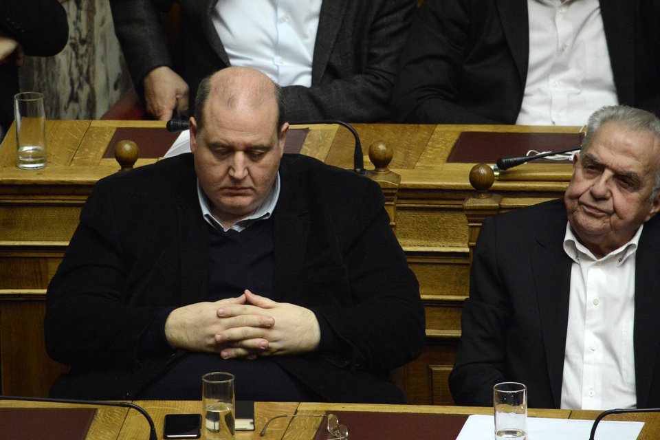 Απηύδησε ο Βούτσης με τους βουλευτές: Πού τη βρίσκετε την όρεξη τέτοια ώρα; [εικόνες] | iefimerida.gr 1