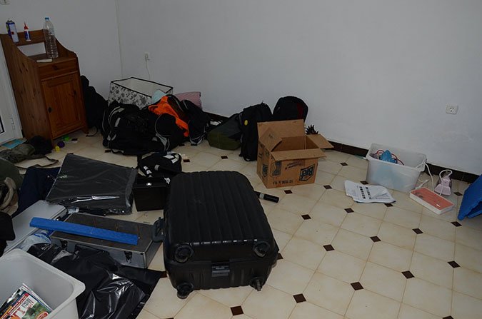 Φωτογραφίες μέσα από το κρησφύγετο του Πετρακάκου: Είχε κρυμμένο ένα ολόκληρο οπλοστάσιο [εικόνες] | iefimerida.gr 24