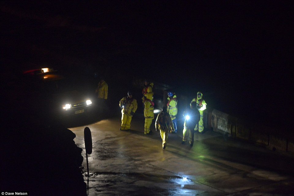 Βιβλική καταστροφή από το πέρασμα του τυφώνα Ρέιτσελ στη Βρετανία [εικόνες] | iefimerida.gr 7