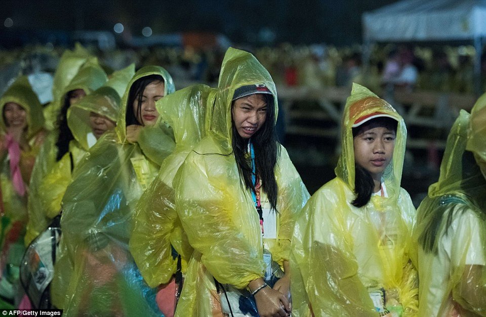 Πανζουρλισμός στις Φιλιππίνες με την έλευση του Πάπα Φραγκίσκου [εικόνες] | iefimerida.gr 10